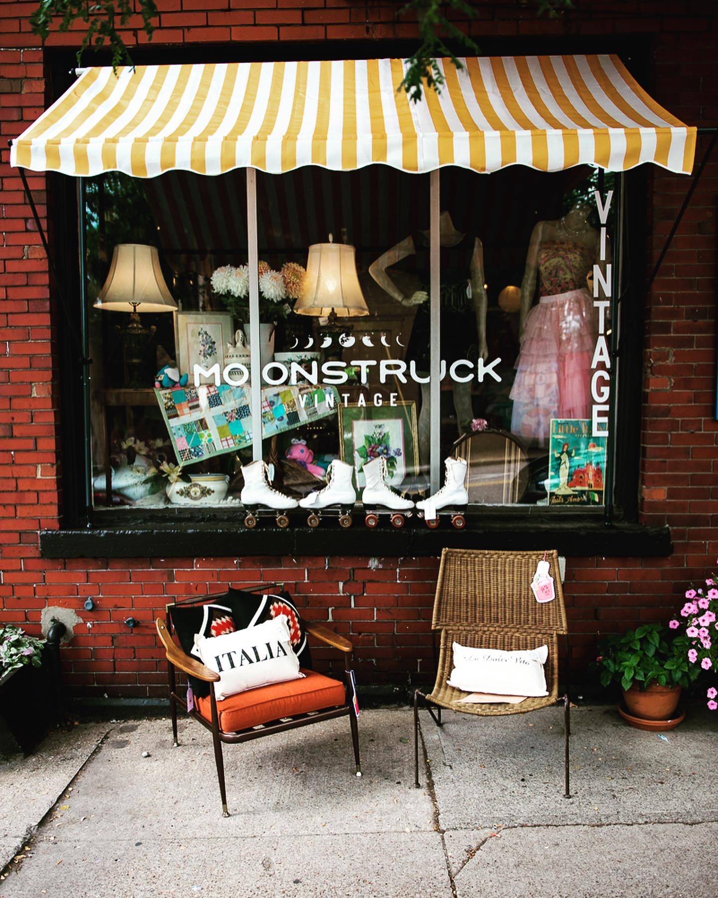 Moonstruck Vintage | Moonstruck Vintage Moonstruck Vintage | Moonstruck Vintage